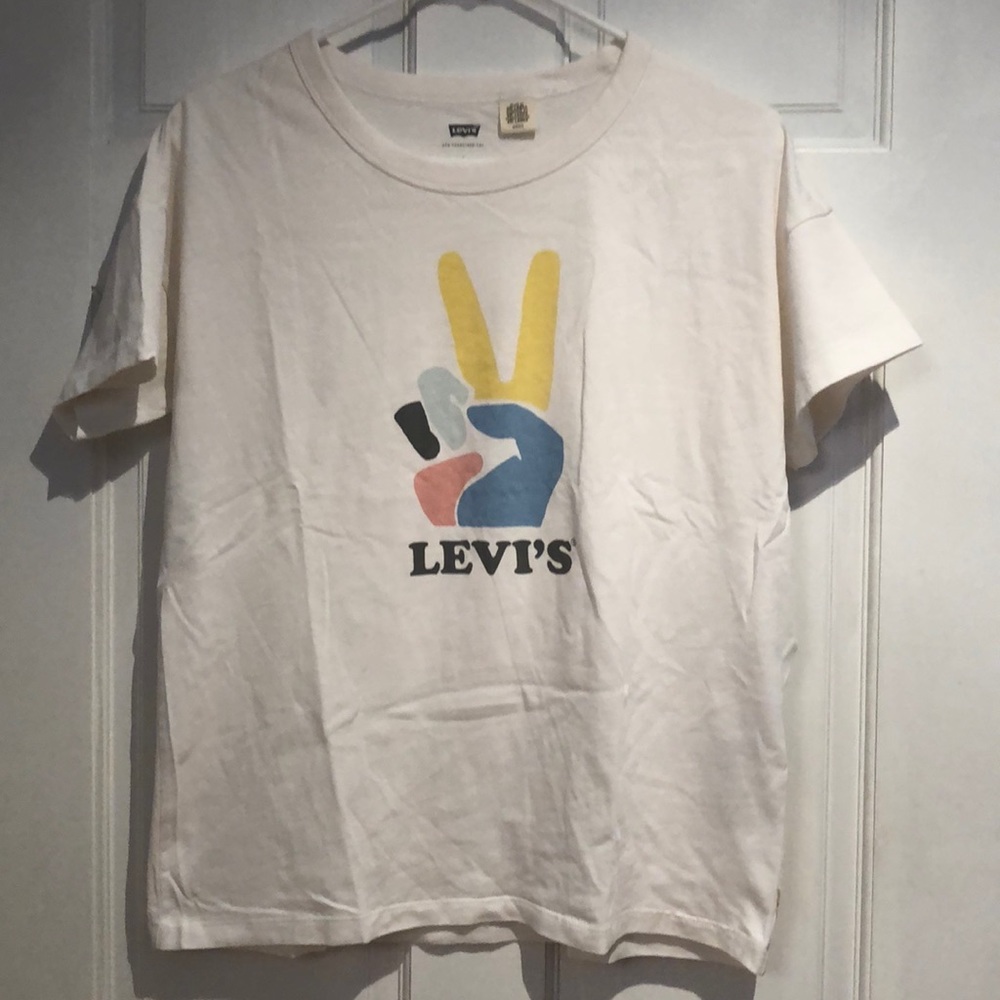 Levi’s Peace Sign tee